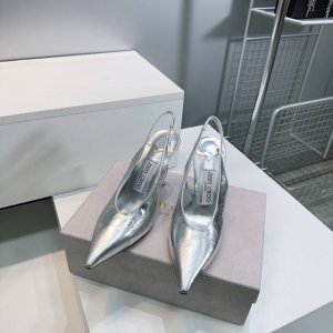 高品质出厂 ！顶级品质 Jimmy Choo25春夏最新时尚简易高跟尖头后空凉鞋 ！ 同步专柜 主打精致 舒适度休闲 甜美 ！ 无解风都轻松满足 Blingbl