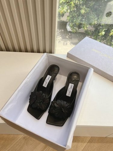 G987Jimmycho*吉米周早春爆品 顶版 尖头花朵高跟鞋 这也太仙了叭 像艺术品一样美到窒息的花朵 很生动形象 很温柔很仙女 仿佛能闻到花的香气时尚的仙女
