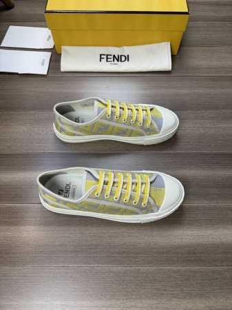 Fen** 芬家* -高端品质 原单情侣装 -鞋面：品牌图腾布匹、品牌织带包边工艺 -内里：水染牛皮，垫脚；高韧性帆布 -大底：原版 Tpr.橡胶；双色成型大底 - 点击图像关闭