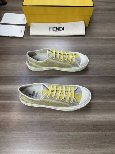 Fen** 芬家* -高端品质 原单情侣装 -鞋面：品牌图腾布匹、品牌织带包边工艺 -内里：水染牛皮，垫脚；高韧性帆布 -大底：原版 Tpr.橡胶；双色成型大底