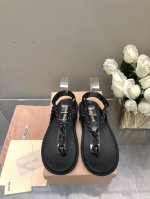 2025- Miumiu*缪缪 25春夏大热走秀款 走秀款出现在各大时装杂志封面 各路明星、小红书博主着用～全新复古上脚尤为惊艳到你的一款闭眼入都是不会后悔 搭