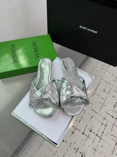 Bottega Venetabv Blink系列纽结编织饰带平底拖鞋 Ins 小红书巨多网红明星上身 真的太美了高级穿着又仙女 简约时髦又有设计感而且非常非常好