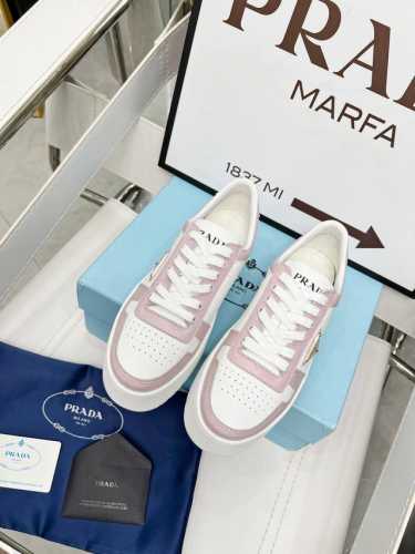 Prada* P: 女款，码数：女35 40 女41定做 Prada普拉达 “熊猫色”厚底小白鞋 休闲运动鞋 这款运动鞋延续经久不衰的轮廓，提升格调款式轻盈，搭