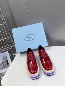 Prada普拉达顶级版本布洛克松糕厚底麻绳皮鞋 原版1 1定制 众多网红上脚 这款鞋 Prada25春夏秀场多次出镜 时尚圈又一个轮回 经典的简约设计 上麻绳厚