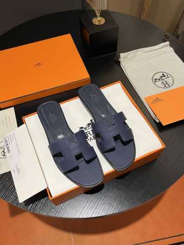 Hermes爱马仕，手掌纹系列h拖，上脚颜值超高！原版鞋1:1制作，顶级版本，上脚非常舒服大方，大牌名明最爱的奢侈品高档华丽的完美结合一体,为你展现出高贵不凡的