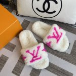 L家 毛拖P: 女款，码数35-40 41.42订做不退换 2024新款 Louis vuitton LV毛拖 官网同步：专柜品质！我家只做全真皮羊羔毛 一款巨