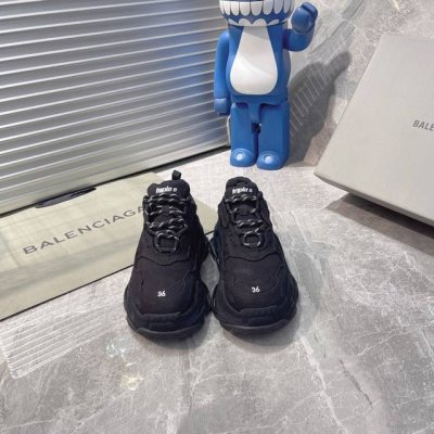 balenciaga Triple S 1代牛仔布 出厂 巴黎世家 意产纯原版本 正确字体电绣 粗细、位置、大小正确。 侧边Tpu 透气孔匹配意产原版 正确八层