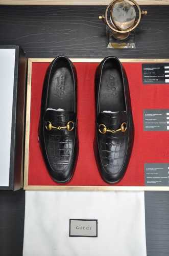 出厂价P 意大利顶级奢侈男鞋巨头 Gucci 古奇 全牛皮内里 新款报到原汁原味的欧式风格 赏心悦目为了让鞋子更加耐用不变形制作继续沿用传统做法 但仍然不乏创新