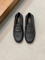 Vt家 新品驾车鞋 华伦～ 官网同步发售 经典款式包子鞋 纯手工缝制鞋面 鞋帮皮革鞋鞍处金属v字母粒扣徽标 懒人专属一脚蹬套脚包子鞋 精致手工缝线 做工细节堪比