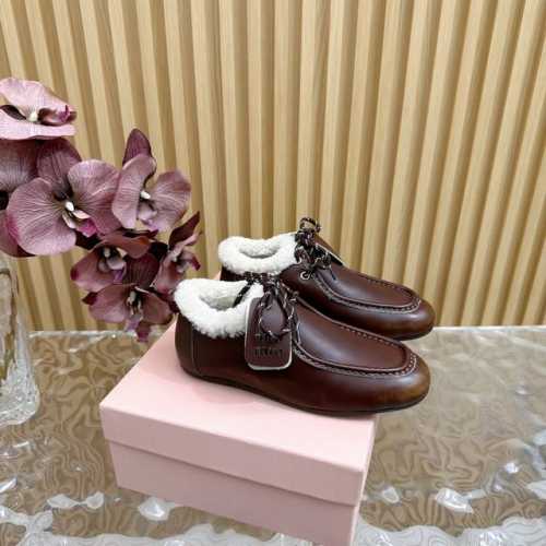 代购级别 MiuMiu 新款复古皮鞋 乐福鞋 休闲鞋 羊毛里 系列上新 皮里 毛里 ★★★★★ 舒适度与时髦度并存的开挂全新系列，设计搭配，简约大方，百搭时尚！