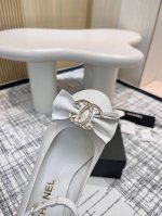 顶级版本 Chanel香奈儿 2024专柜顶级蝴蝶结水钻玛丽珍单鞋 这款经典设计；不平凡的水钻蝴蝶结拥入了多种配色元素 多元化混搭非常好看百搭，上脚非常轻巧 舒