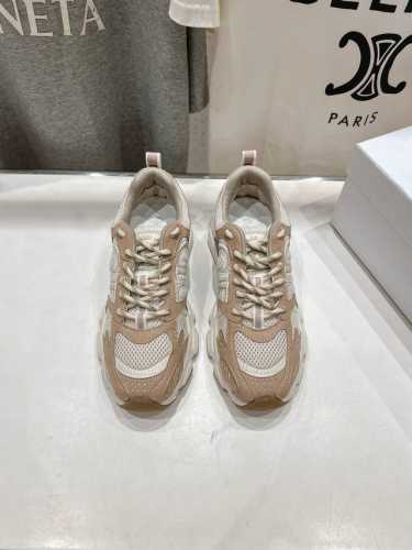 市场高版本 Dior*迪奥D家 vibe运动鞋是ss24新款发布秀标志性款式，融入d家高定精神诠释经典跑鞋！原版开发市场顶级版本 透明胶片与网眼织物和金银色皮革