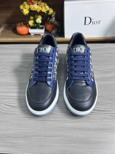Dior -高端品质 原单 2024早春 -鞋面：Sp高级牛二层 顶级丝光立体面料 -内里：内里；高级羊皮里，垫脚；顶级牛皮 -大底：超轻精品橡胶； -超高品控