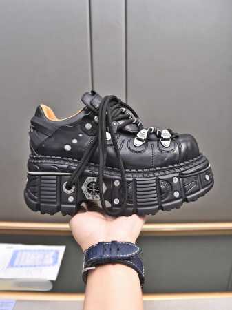 Newrock. 暗黑 朋克 马丁 摇滚 坦克 机甲硬核狂战鞋 Newrock 西班牙高阶鞋履百年品牌，独具一格的硬核设计进入大众视野，以坦克元素作为鞋底设计， - 点击图像关闭