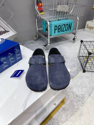 出厂250Birkenstock 博肯全包单鞋 常规版 产品全面升级！软木脚床更舒服，垫脚皮全部机器压贴上去的，细节效果做到更好。扣子全部改成卡钉锁死的，永不脱