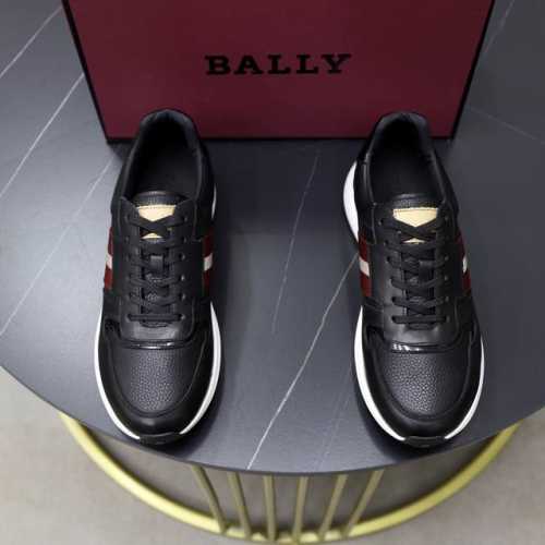 出厂价pp Bally 巴利 新款男士皮革拼接休闲运动鞋 原厂小牛皮面拼接纯色网布设计风格 舒适透气效果极好 经典的B家红白条纹织带徽章装饰 饰以 Bally