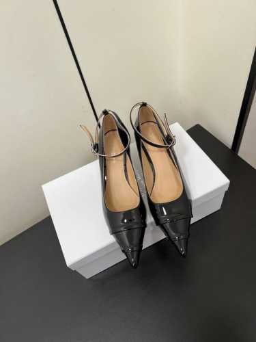 Maisonmargiela｜马吉拉 Mm6 猫跟性感尖头新款火爆来袭！ 太香了，靓丽多彩性感女神扑面而来！ 不容错过的时尚单品 简单又有格调的美 时尚减龄神器