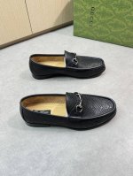 Gucci 古驰 -高端品质 原单正装皮鞋 -鞋面：纳帕小牛皮.激光打孔品牌图腾、金属扣件横担、鞋丹手工串缝马克线 -内里：水染牛皮 -大底： 超轻真皮 橡胶；