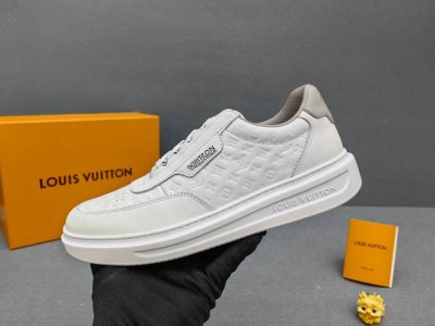 实价： 莞产 顶级版本 Louis Vuitton Beverly Hills 低帮 时尚板鞋男鞋 走秀新款上脚非常舒适做工精细 外出鞋面尽显炫酷效果，鞋面由意