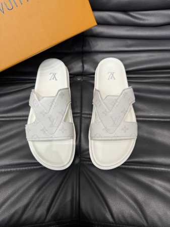 调工厂P价 男装男鞋 运动原单 38-45 Louis V*高端精品 奢品拖鞋，1:1高端品质，休闲阳光宽松舒适型，最高版本高品质精品，经夏季必入哦！ - 点击图像关闭