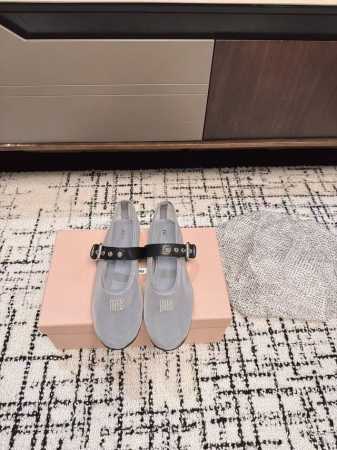 缪缪Miumiu经典芭蕾舞鞋 以芭蕾的灵动意韵融于日常，以现代笔触刻画舞鞋经典轮廓 从经典日式鞋履汲取灵感 简而不繁适合多种造型，步履之间灵动时髦。渔网芭蕾舞鞋 - 点击图像关闭