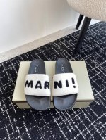 代购级 marni 夏季新款 情侣鞋 凉拖鞋 夏天该有的气息 一字拖必备单品清单 百搭款谁穿谁美 夏日最耀眼超完美的细节 绝不辜负你们的期待 鞋面 进口羊毛 跟