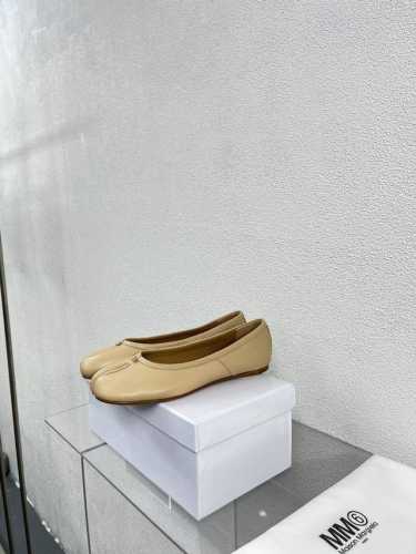 平底分趾单鞋 Mm6 Maison Margiela 超经典 鞋柜必备单品 炒鸡减龄 大热时尚风格 杏色小牛皮 水染小牛皮里 Mm6 Maison Margie