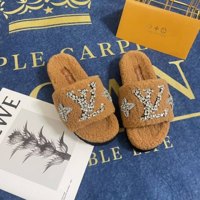 橙子出厂价 LOUIS VUITTON 路易威登 秋冬新款 LV水钻毛毛拖鞋 T台走秀款 小红书新潮穿搭 原版开模 代购版本 进口羊羔毛 对版 亮面五金 私膜真