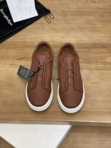 售 价 商品商标：杰尼* 杰尼亚* 低帮休闲鞋 正码码数 38-44 可订做45 商品材料：鞋面进口牛皮，羊皮内里，原版大底。 编 号：846