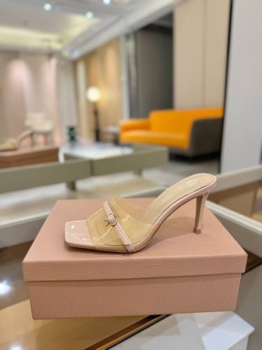 价格P： {半拖} 吉安维托 罗西 Gianvito Rossi Eiko Stiletto，轻松移动。这款 Gianvito Rossi 拖鞋采用配有精致的胶