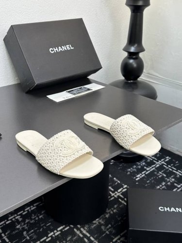 厂价 chane* 小香24p新品 针织双C平底拖鞋 夏天一定要入的凉拖系列 鞋面采用原版定制材质 内里垫脚是丝绸羊皮 意大利进口牛皮大底 码数 35-39 4