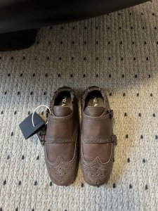 Prad* 25ss 普拉达走秀款复古2扣单鞋爆款！走秀款 复古感时髦满满 随意百搭 时尚休闲 独到味道，人人都爱也轻松驾驭 每年都会爆.足以征服你，穿上它，休