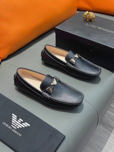 商品名称：Armani 阿玛尼 正规码数: 38-44 豆豆鞋 商品材料：精选 牛皮鞋面，柔软羊皮垫脚；原厂特供大底。