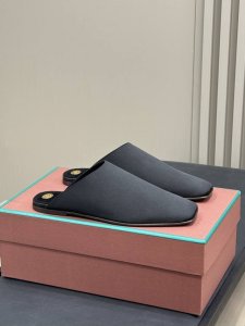 loro Piana Ss25 New Arrival～ L P70春夏半拖新品 最舒服的鞋子，没有之一 低调奢华的品牌，低调富人的不二选择！ 意大利真皮大底，