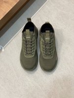 实价 Boss 运动风套袜运动鞋 立体针织鞋面搭配轻盈 Eva 鞋底，最外侧采用橡胶材质。这款运动鞋饰有弹力织带装饰，鞋舌，侧面镶板和后饰片上饰有精致品牌标志。