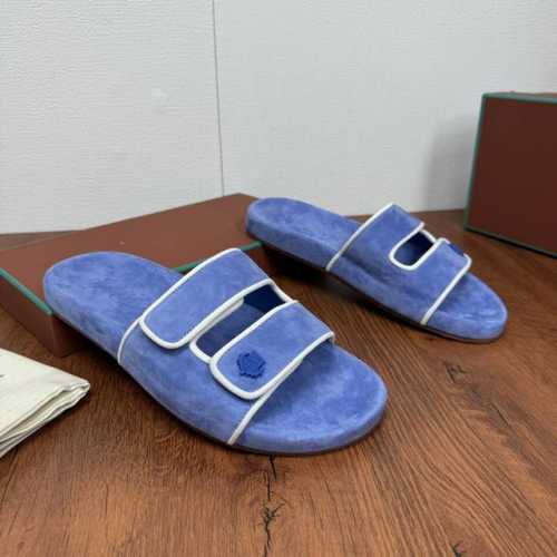 Lp 家新品 Loropian* 诺悠-翩雅 新款男士休闲凉鞋拖鞋！ 整个鞋子采用高丝光牛反绒面料，中底垫脚同材质打造 白色牛皮滚边撞色突显时尚风范。鞋面饰有立