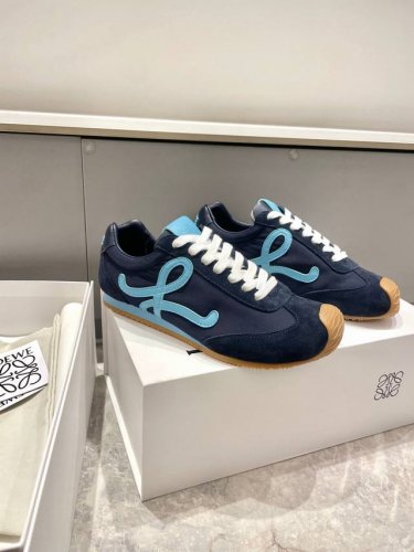 LOEWE 罗意威 最新走秀款 Ballet Runner 2.0情侣款 芭蕾 休闲 运动鞋 德训鞋 阿甘鞋原版购入开发 做货 尼龙和牛皮革运动鞋，不对称鞋头设