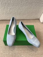 Bottega Veneta 25ss 新款BV 马毛 矮跟 单鞋系列单品优雅材质运用在鞋履上知性优雅干练，满满的高级感小方头设计美美哒 舒适高端 让出行更舒适