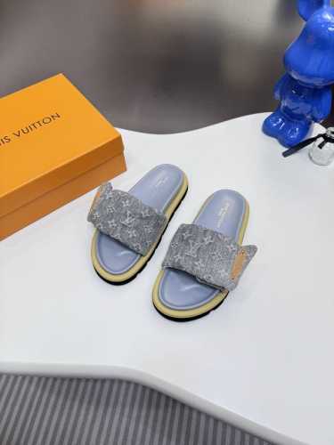 橙子出厂价p louis Vuitton 路易威登 Lv新款 魔术贴平底拖鞋 休闲凉拖 情侣款 专柜同步更新 鞋面采用独一无二的驴家独特面料 面料轻盈透气 超轻