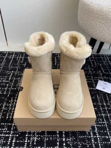 代购级 UGG.皮毛一体雪地靴 看多了经典款 需要一些点缀 今年特别爱毛线编织 成为寒冬流行穿搭的主流趋势 漫长的冬日还有什么比舒适度保暖更渴求呢 Size：#