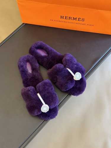 顶级版本 Herme s fw23 new arrival～ H家 H羔羊毛拖鞋新品 23新配色选用高密度皮毛一体材质，毛质为剪糕直毛，看起来蓬松温暖 鞋底为意