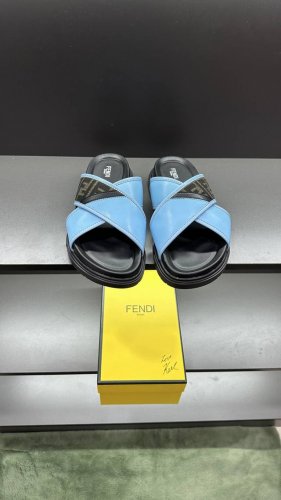 Fendi芬迪拖鞋 男鞋高端品牌 官网1:1最新力作 原版开模定制 面料釆用进口原版材料制作 升级版大底 更轻便 防滑 市场顶级品质 简单不失品味 潮人必备 时