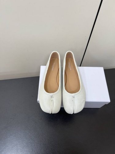 高定品质 Maison Margiela Mm6马吉拉25Ss新款分趾鞋 Tabi分趾芭蕾舞单鞋 镭射切割工艺牛皮 欢迎对比 真正的原版大底 size:35-3