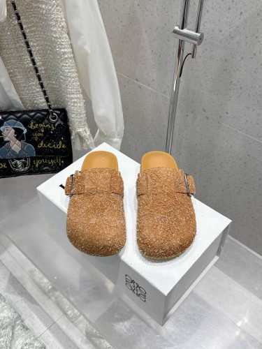 代购级 罗意威新款Loewe 2025Ss 勃肯拖鞋 来自秀场延续品牌设计师Jonathan Anderson一贯的玩味主义色彩 新款 勃肯 穆勒拖鞋以可爱有趣