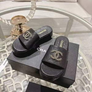 chanel香奈儿2025小香C家厚底凉拖系列 官网同步，经典高雅 ，随意穿搭 原版Logo标～选用进口羊皮和C家定制面料，多种颜色供女神选择！ 码数：36～4