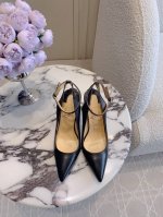 出厂价 Christian Loubouti* 新款红底高跟鞋 流畅的曲线勾勒曼妙风情 尽显性感风姿 万年经典款 鞋面牛皮 内里垫脚羊皮 原版进口AR1顶级真皮