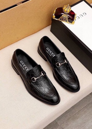 商品商标 Gucci 古驰 休闲皮鞋 正码码数: 39-44 38.45.46订制 商品材料 精选 进口头层小牛皮压花鞋面+原版五金扣 进口羊皮内里 强烈立体视