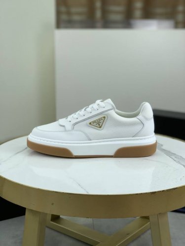 工厂价 顶级版本 原单 Prada 普拉达新款休闲运动鞋 原版购入开发 做货 普拉达家男士经典系列 科技透气面料搭配牛皮 休闲运动鞋 休闲之履运动老爹鞋结合高科