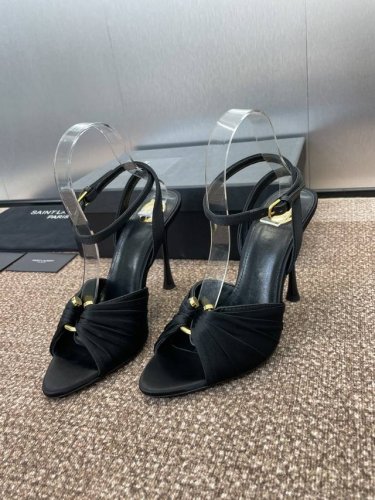 工厂p价p saint Laurent paris 圣罗兰2025春夏新款高跟女鞋 Ysl字母Logo五金扣明星同款圆头细跟一字拖露趾凉鞋 材质:鞋面进口环保透