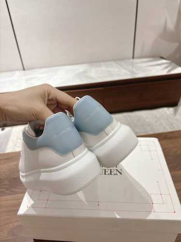 专柜新款 浅蓝皮尾 羊里 女款 男款 顶级高端版本Alexander Mcqueen 亚历山大麦昆 Ss 新款 阔型运动鞋小白鞋休闲鞋新色 后尾巴真的是太有特色